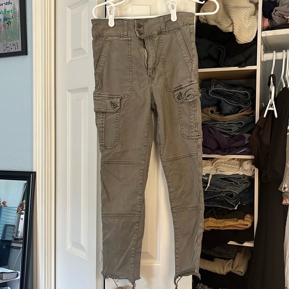 American Eagle stretchy cargo pants